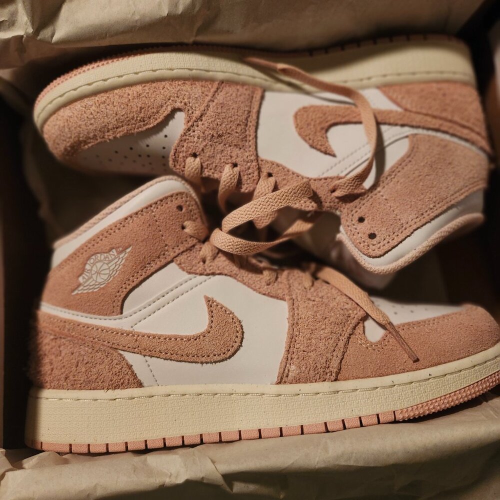 Air Jordan 1 Mid - Picture 3 of 3